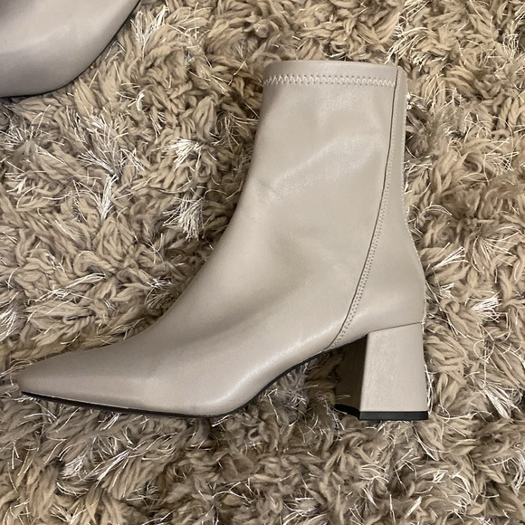 Stradivarius Vegan Light Grey Leather Boots - Picture 2 of 3